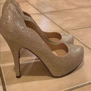 Sparkly pumps! Never worn- silver and gold color!